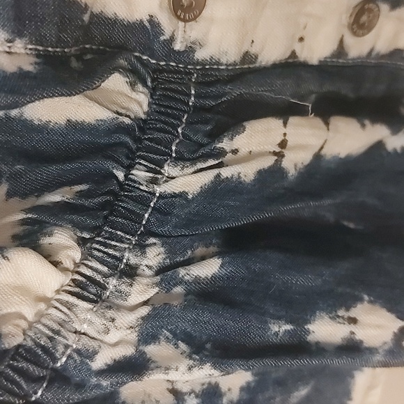 Guess Tie Dye Top/ Short Sleeved/Sz M/NWOT/ White and Blue/ Sexy - Picture 3 of 6